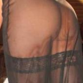 Slanke milf wil graag aandacht